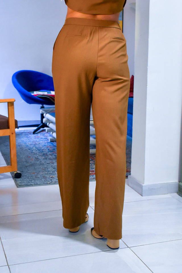CONJUNTO DE BLUSA Y PANTALÓN