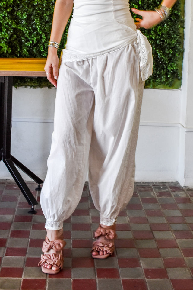 Pantalón con capa
