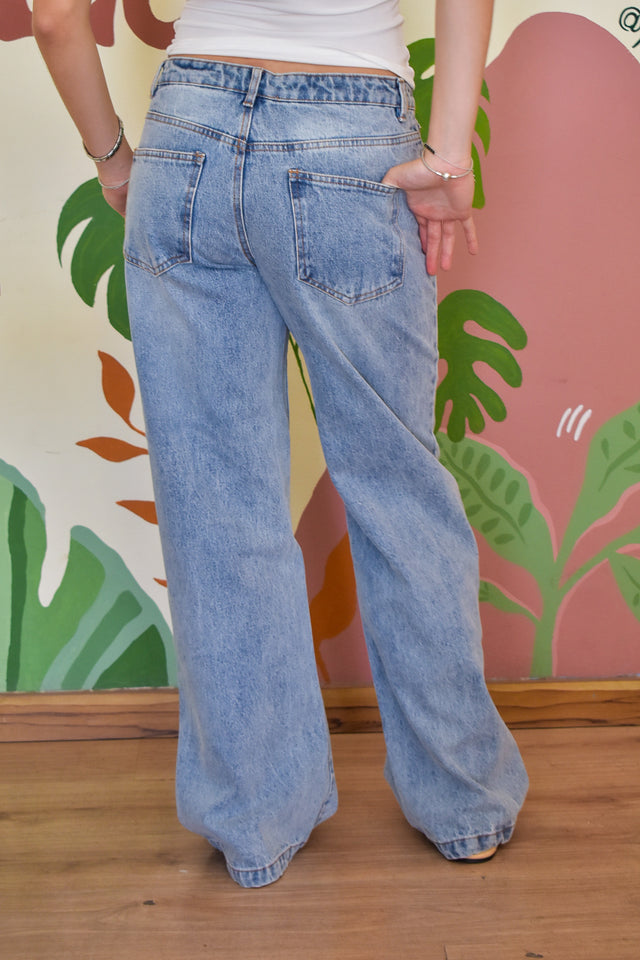 PANTALÓN DE MEZCLILLA DESLAVADO