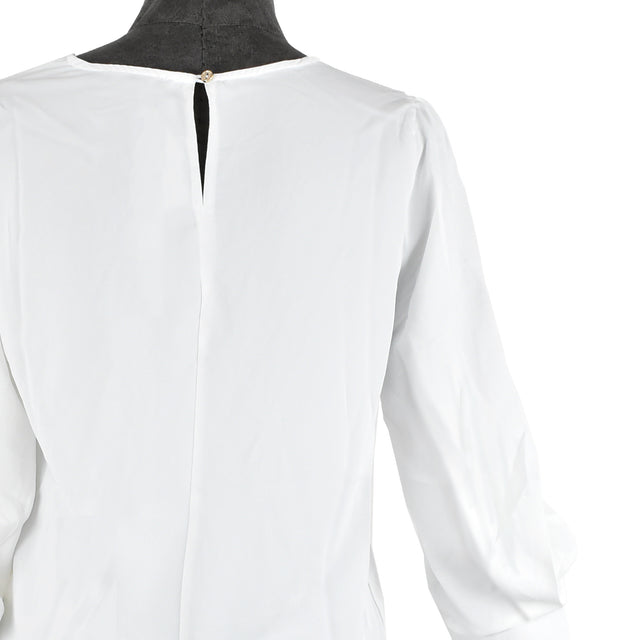 Blusa estilo camisa con detalles de pedrería