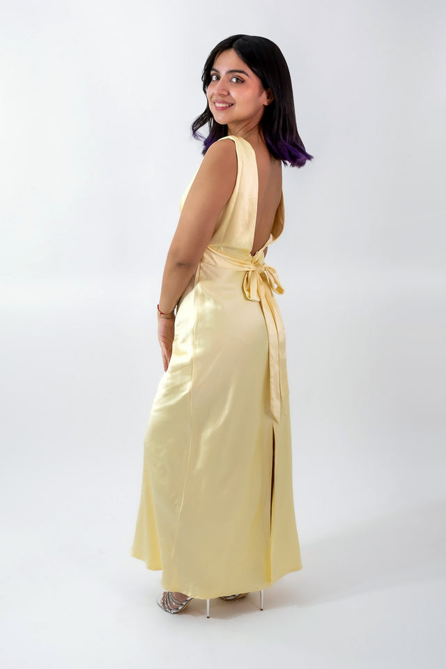 VESTIDO EN V SATINADO