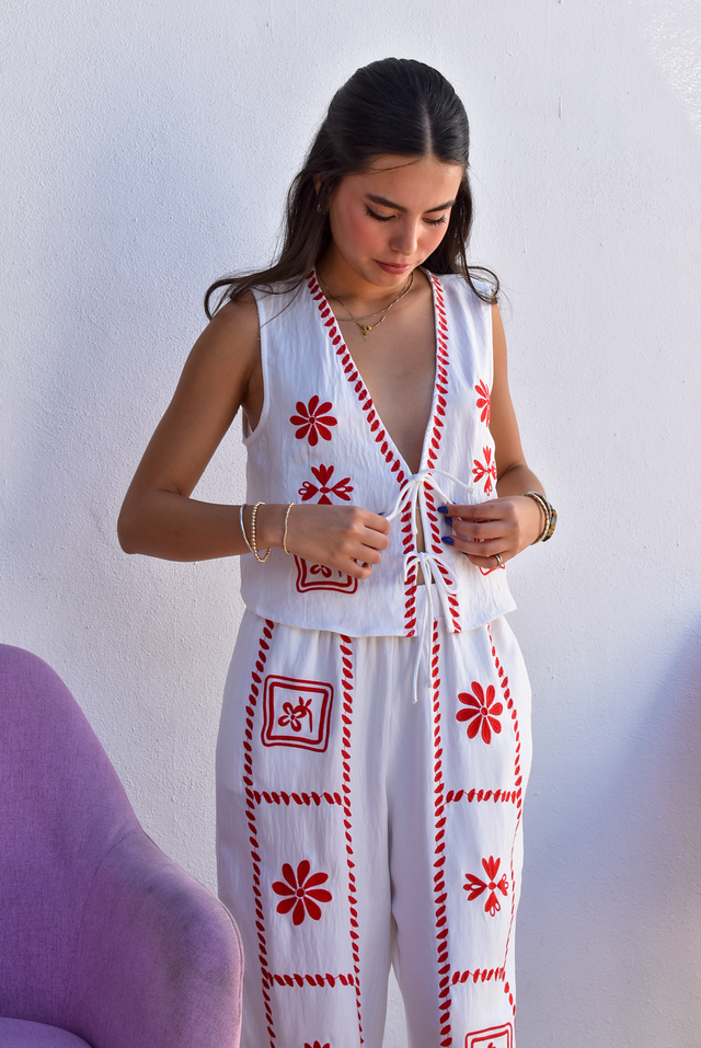CONJUNTO BORDADO DE BLUSA Y PANTALÓN