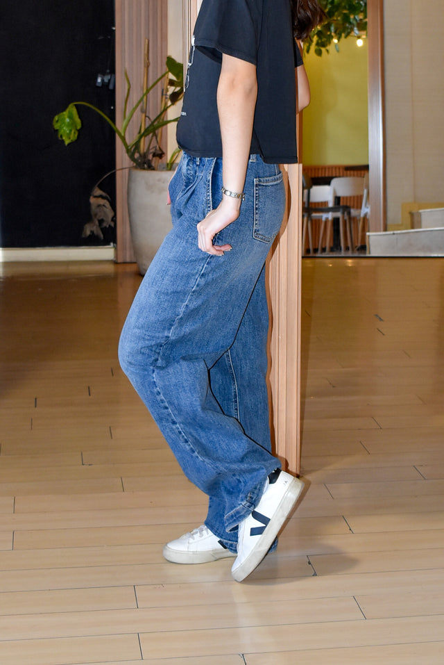 PANTALÓN DENIM CON COSTURAS