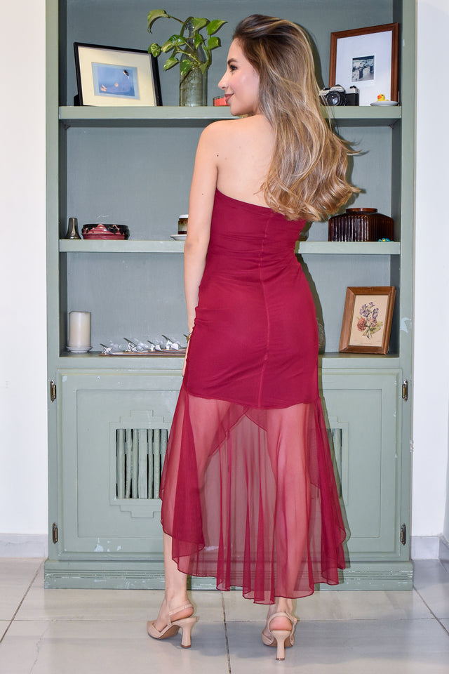 VESTIDO STRAPLESS CON CAPAS