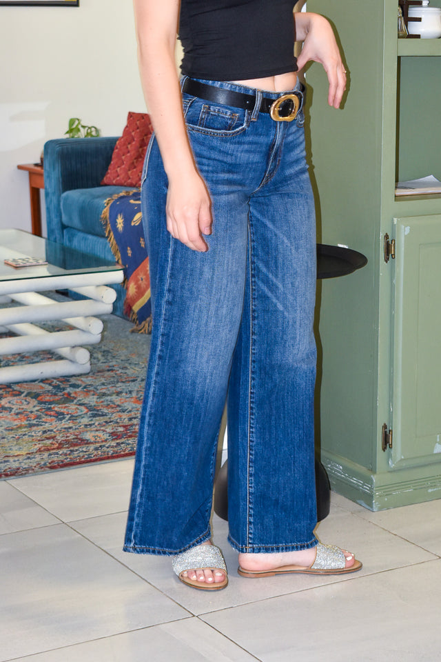PANTALÓN ESTILO MOM JEANS