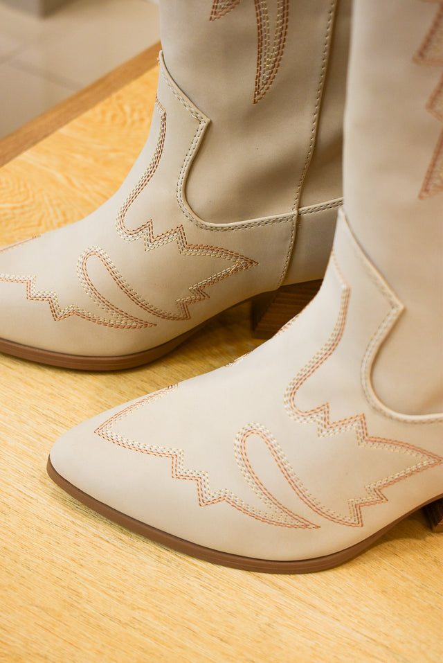 BOTA ALTA CON COSTURAS