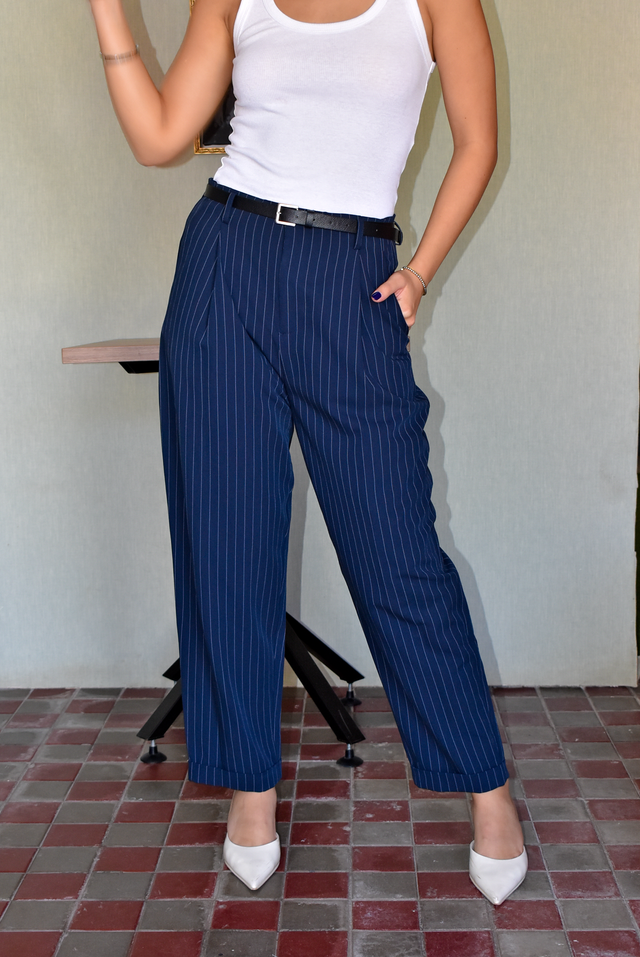 PANTALÓN A RAYAS CON CINTURÓN