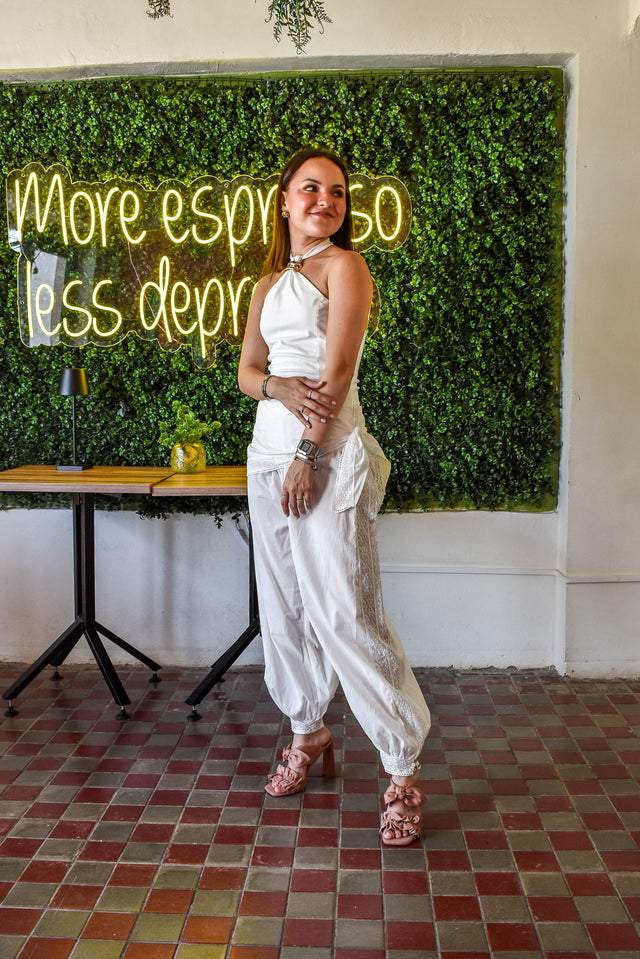 Pantalón con capa
