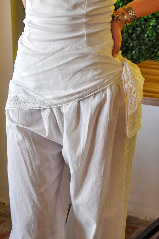 Pantalón con capa