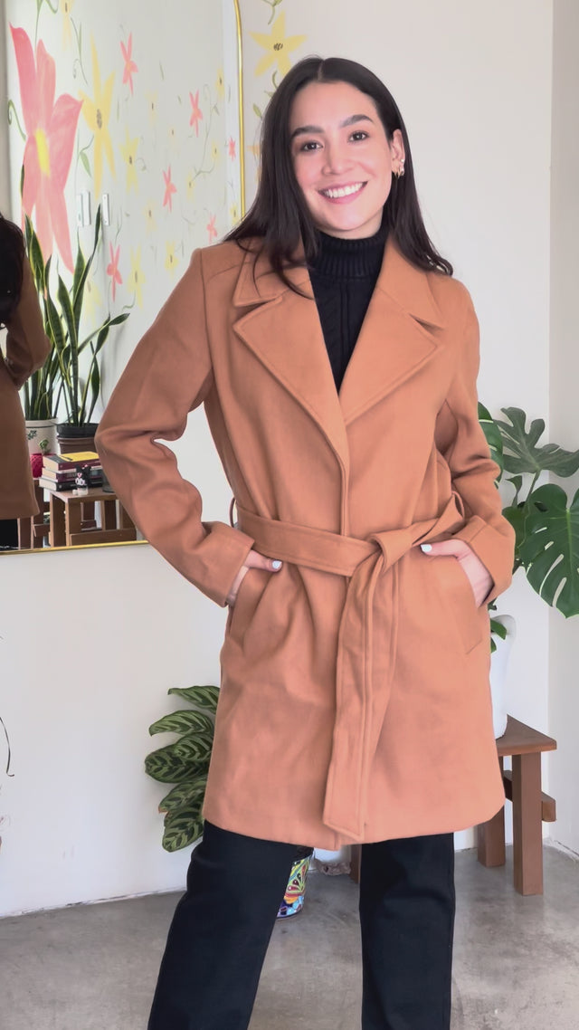 GABARDINA CORTA CON CINTO